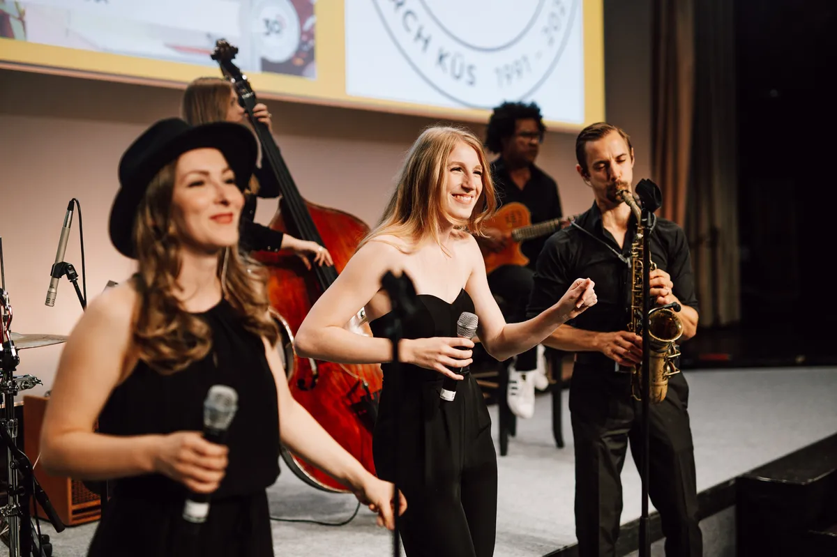 Caris Hermes gewinnt den WDR Jazzpreis 2024 bei der Preisverleihung.